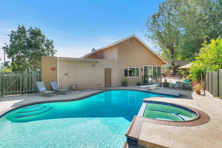 368 Oakbranch Dr., Encinitas, California 92024