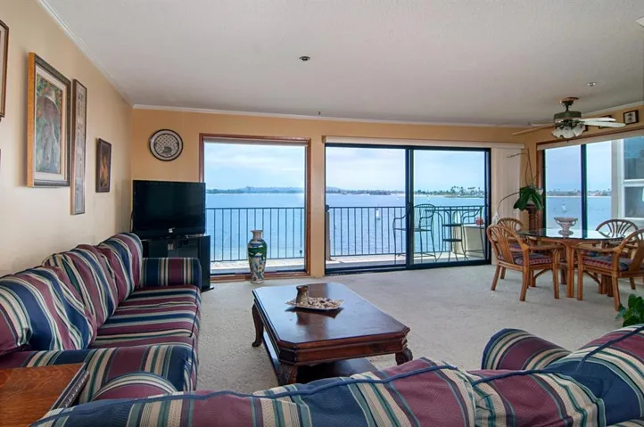 1235 Parker Place 3e, San Diego, California 92109