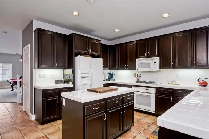 2150 Island Shore Way, San Marcos, California 92078