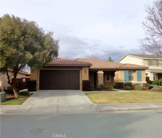 Gorgeous large single story Home on a Cul-de-sac- street. Home is over
1900 Sq. Ft.