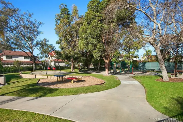 511 Village Center, Encinitas, California 92024