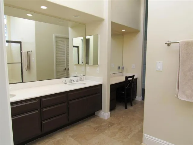 511 Village Center, Encinitas, California 92024
