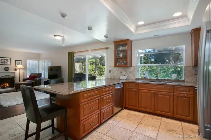 511 Village Center, Encinitas, California 92024