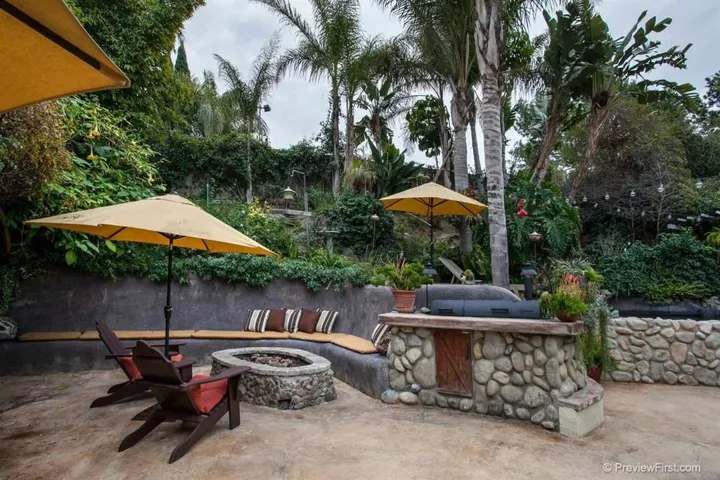 Outdoor fire pit and Built-in BBQ