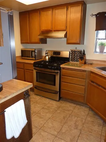 1063 Shadowridge Drive 32, Vista, California 92081