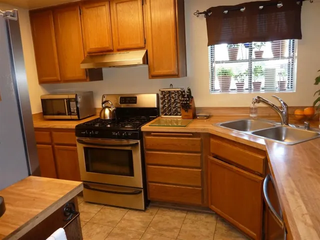 1063 Shadowridge Drive 32, Vista, California 92081