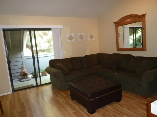 1063 Shadowridge Drive 32, Vista, California 92081
