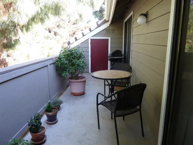 1063 Shadowridge Drive 32, Vista, California 92081