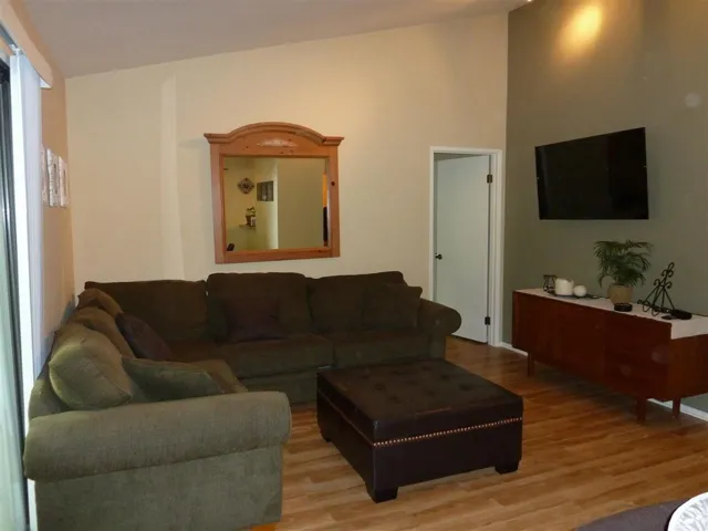 1063 Shadowridge Drive 32, Vista, California 92081