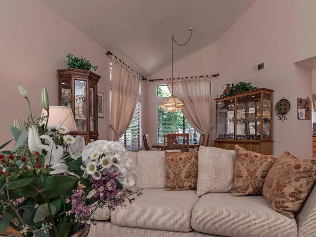 2016 Applewood Lane, Vista, California 92081