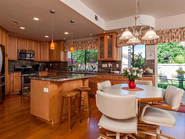 2016 Applewood Lane, Vista, California 92081