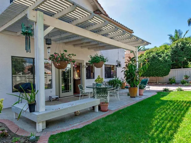 2016 Applewood Lane, Vista, California 92081