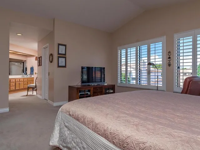 2016 Applewood Lane, Vista, California 92081