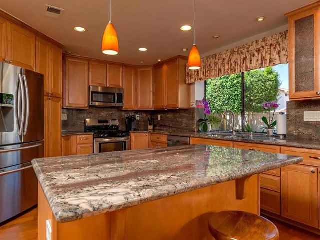 2016 Applewood Lane, Vista, California 92081