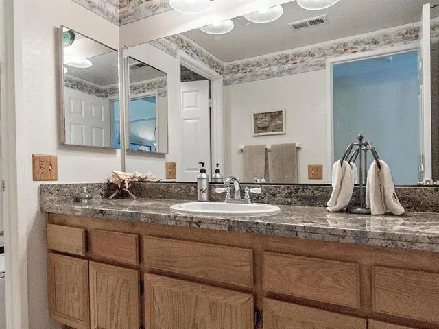 2016 Applewood Lane, Vista, California 92081