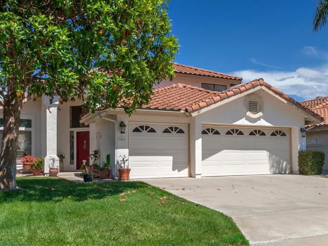 2016 Applewood Lane, Vista, California 92081