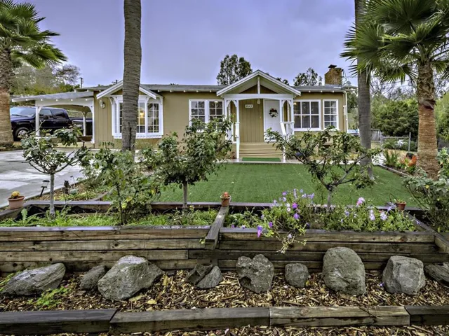 247 Apple Blossom, Vista, California 92084