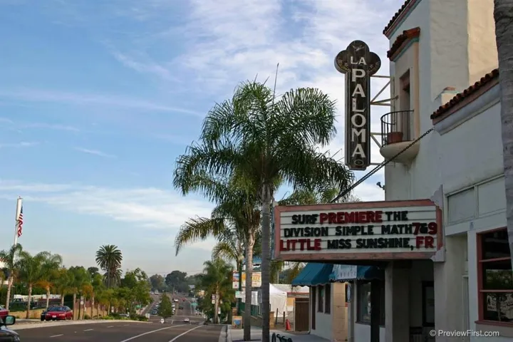Downtown Encinitas is just seconds away with its coffee shops, theater, library, restaurants, boutiques, Coaster and Whole Foods!!