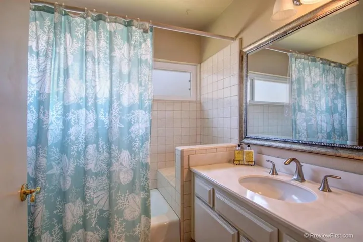 519 Gardendale, Encinitas, California 92024
