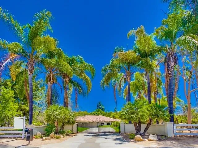 9935 Blossom Springs Road, El Cajon, California 92021