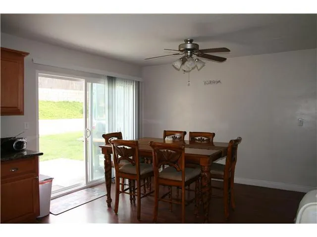 HUGE eat in dining area, easy flow to back yard bbqs or entertaining. Easy to clean wood laminate flooring.