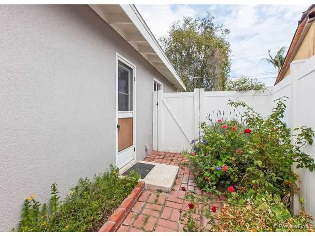 Side Garden Area Off Kitchen