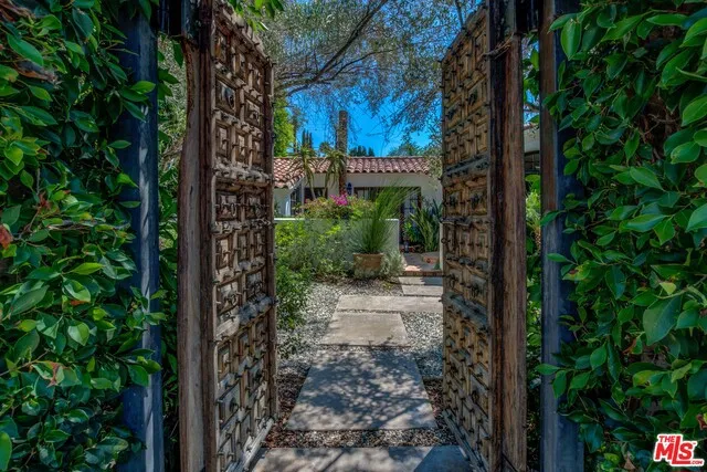 1240 N Olive Drive, West Hollywood, California 90069