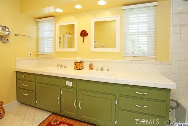 1254 Graynold Avenue, Glendale, California 91202
