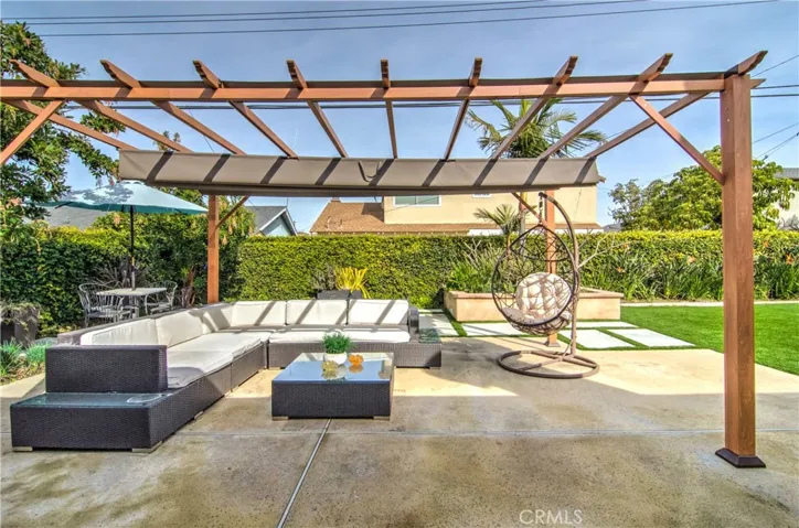 California lifestyle anyone? Entertaining is a breeze here...and...no termites in this cool and flexible, metal patio cover...ever!