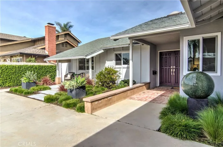 Wow...love these ranch details, and the contemporary landscape couldn't be better.