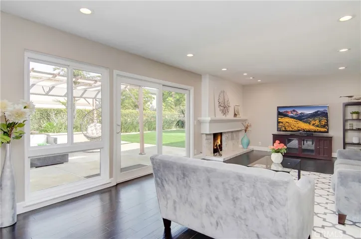 True Southern California living here...inside to outside is easy and visually beautiful...
