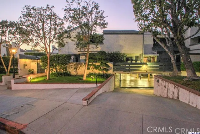1333 Valley View Road 14, Glendale, California 91202