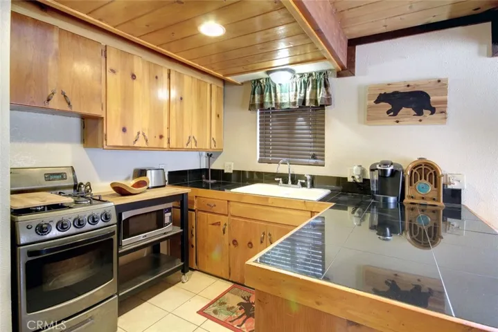 2061 6th Lane, Big Bear, California 92314