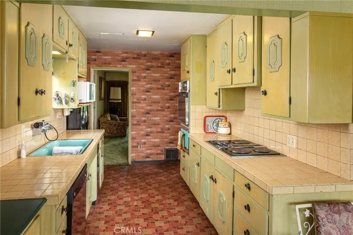 496 Emerald Drive, Lake Arrowhead, California 92352