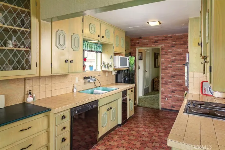 496 Emerald Drive, Lake Arrowhead, California 92352