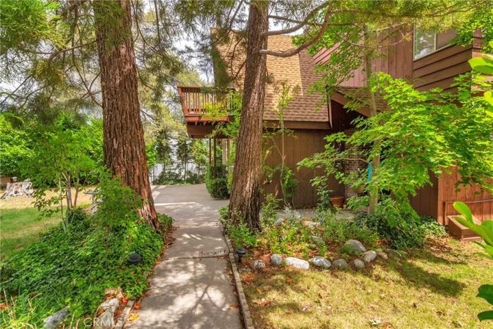 496 Emerald Drive, Lake Arrowhead, California 92352