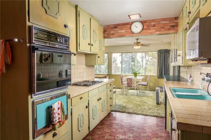 496 Emerald Drive, Lake Arrowhead, California 92352