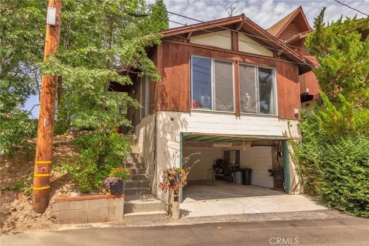 496 Emerald Drive, Lake Arrowhead, California 92352