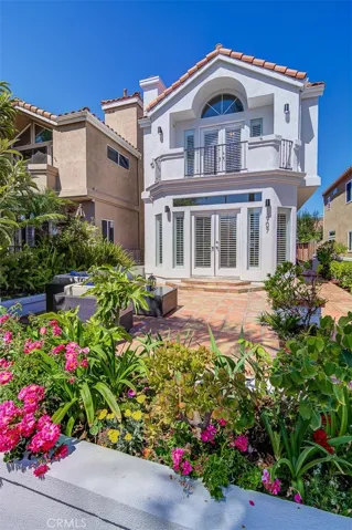 907 California Street, Huntington Beach, California 92648