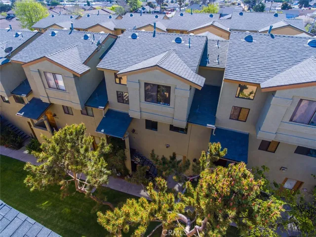 Welcome to 2477 Beach Street.