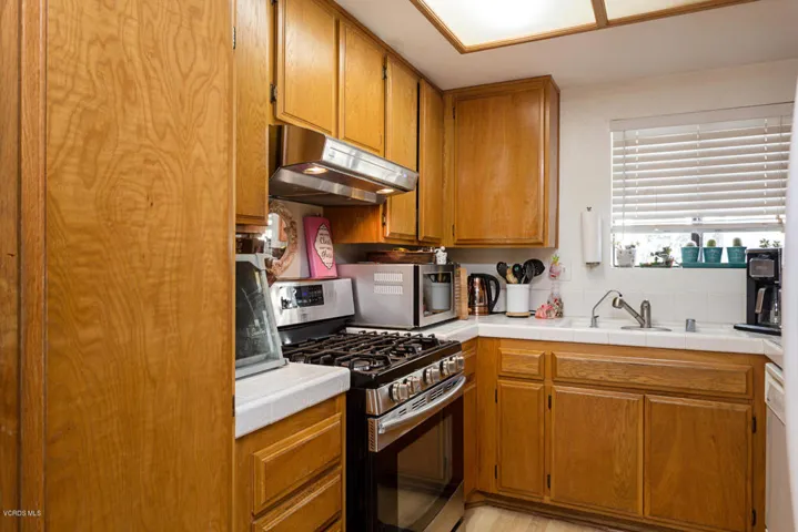 6458 Twin Cir Ln Simi Valley-large-017-1