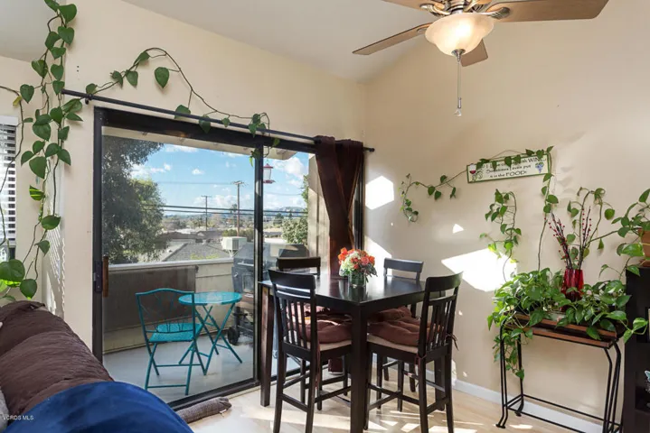 6458 Twin Cir Ln Simi Valley-large-011-2