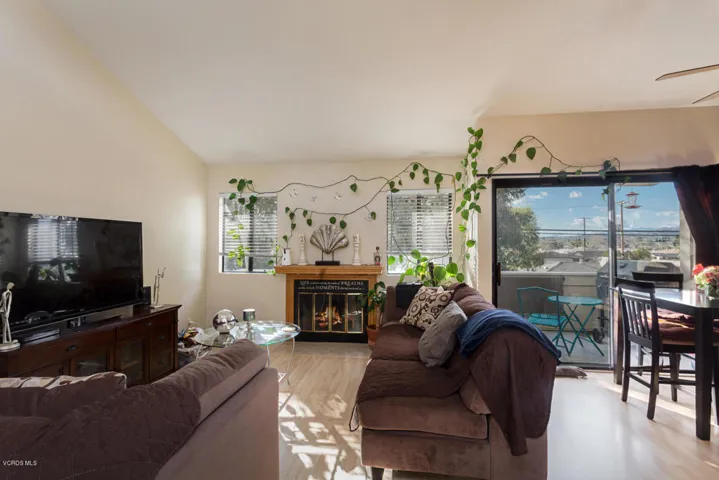 6458 Twin Cir Ln Simi Valley-large-008-1