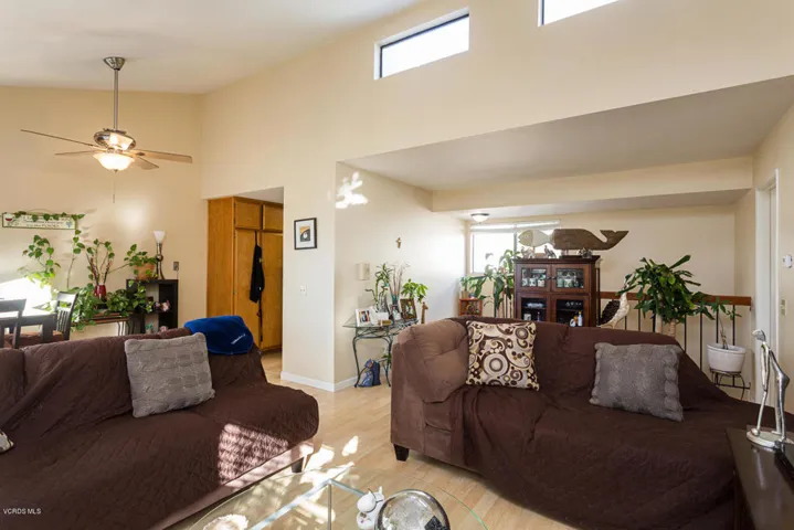 6458 Twin Cir Ln Simi Valley-large-009-1