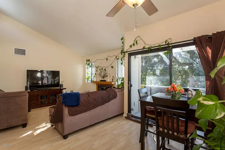 6458 Twin Cir Ln Simi Valley-large-010-9