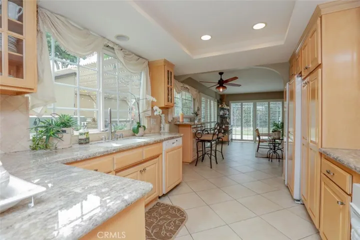 Lovely upgraded kitchen! Perfect for entertaining!