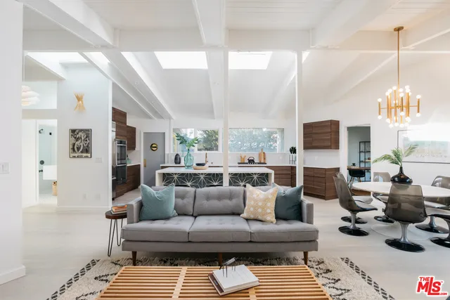 8200 Tuscany Avenue, Playa Del Rey, California 90293