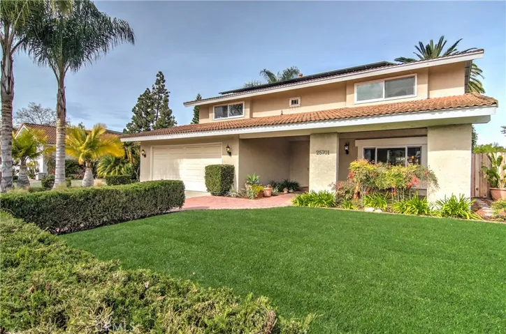 You'll love this location on quiet street in one of the most popular neighborhoods of San Juan Capistrano.
