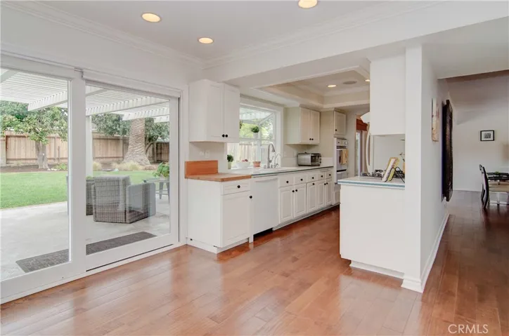 This open concept creates easy living or entertaining.