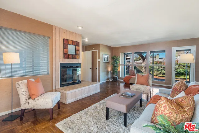 8137 Bianca Avenue, Northridge, California 91325